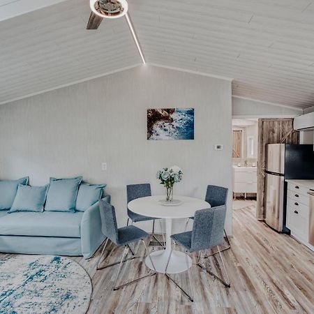 Modern & Cozy Stand-Alone Apartment - Perfect Stay Painted Post Экстерьер фото