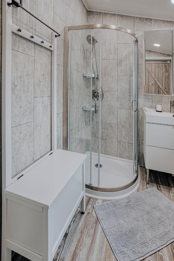 Modern & Cozy Stand-Alone Apartment - Perfect Stay Painted Post Экстерьер фото