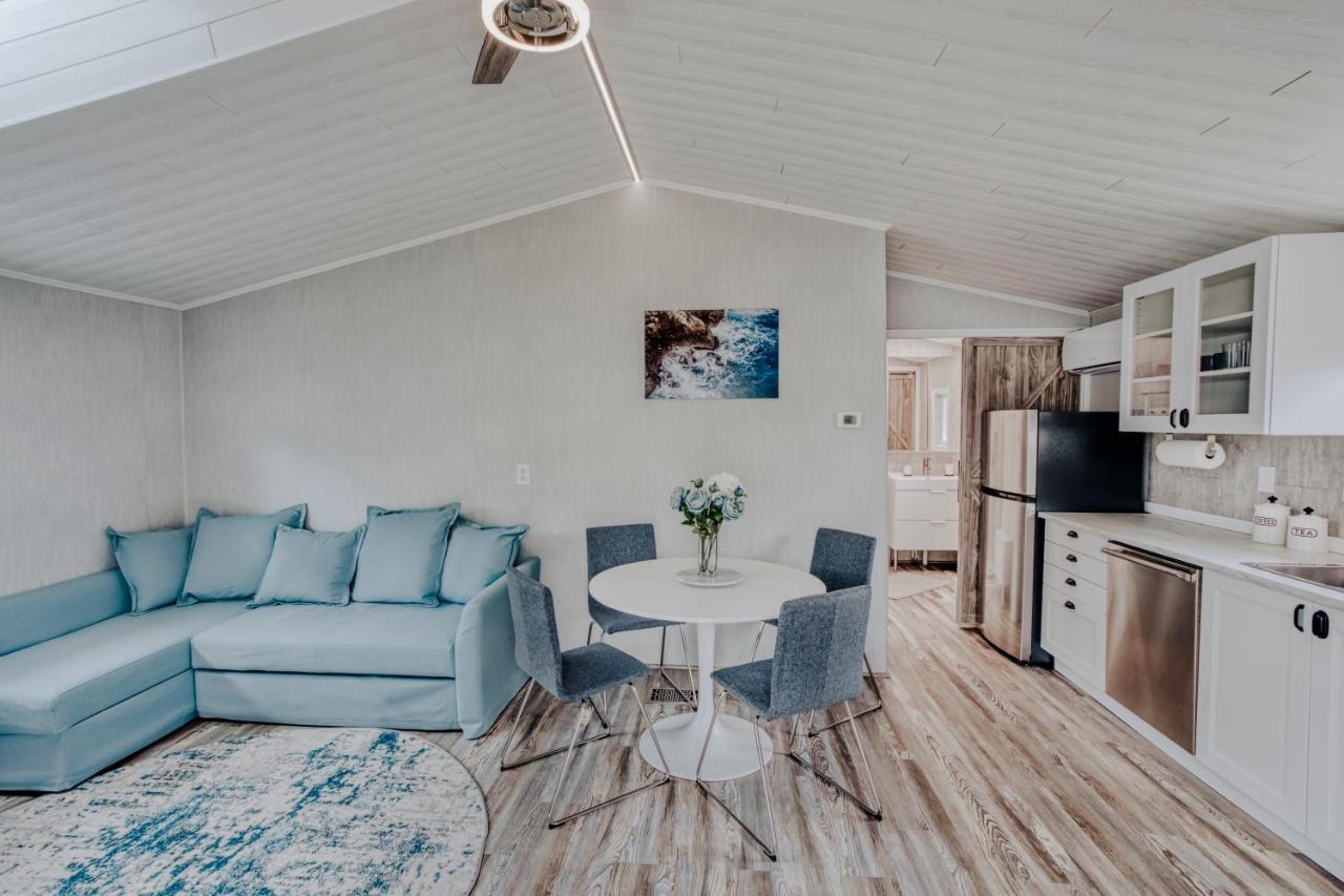 Modern & Cozy Stand-Alone Apartment - Perfect Stay Painted Post Экстерьер фото